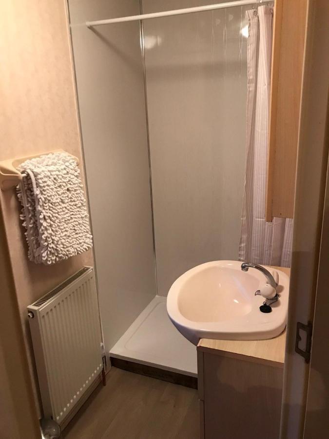 The Fox Inn, Roxby, Static Caravan Extérieur photo